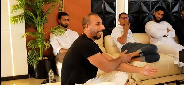 A mastermind session in the lounge
